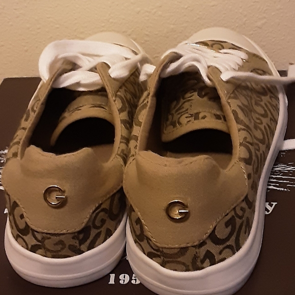 Guess Shoes Size 8 Canvas Monogram Sneakers NWOT - Picture 9 of 16